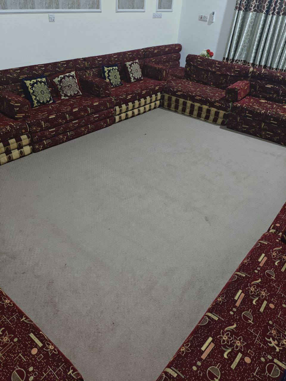 جلسه عربيه للبيع مساحتها 14 متر سعرها 400 الف دينار للاستفسار على الرقم *********** العنوان التنومه الصالحيه .
