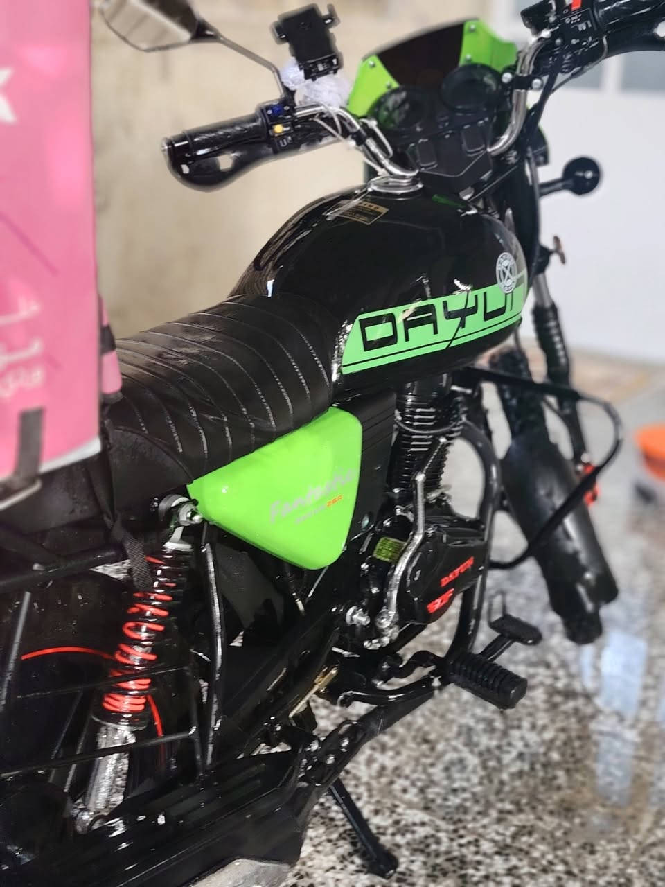 السلام عليكم شباب دارجه دايون للبيع موديل 2025 دراجه برغي مامفتوح بيهه ترايك وين متريد مرقم اربيل دراجه جديده السعر 2700 وبيها مجال للطيبين / العنوان بغداد / شارع المدارس / قرب اسواق فدوه (هاتف)  ***********
