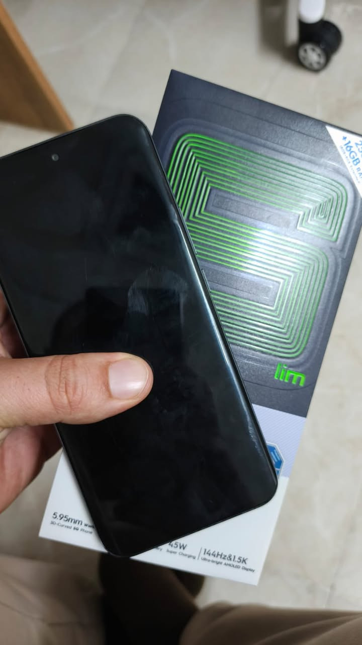 Tecno Pova Slim 5G
ذاكرة 256 عشوائية 16

جهاز مواصفاته فوك الخيال انحف جهاز صدرته شركه تكنو بلاستخدام راقي كلش 

معالج Mediatek Dimensity 6400 ثماني النواة (2×2.5GHz + 6×2.0GHz) مع GPU Mali-G57 MC2 لأداء قوي في الألعاب والتطبيقات. ذاكرة 8GB RAM مع تخزين 256GB لتعدد المهام وتخزين الملفات الكبيرة. كاميرا مزدوجة 50MP + 2MP مع فلاش LED وتصوير 1440p، وكاميرا سيلفي 13MP.

السعر 210 وبي مجال 

مكاني نجف حي السلام 

***********

ملحقاته كامله .
