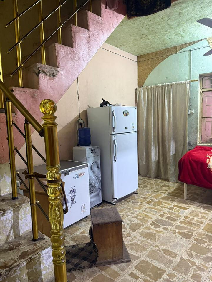 السلام عليكم مكلف بالنشر 
فرصه ذهبيه مستعجل على البيع بسعر مناسب جدا 
بيت في الكوفه قريب السوق الكبير 
مساحه 135 متر  طابقين
البناء الطابق الارضي غرفه وصاله واستقبال ومطبخ مع مجموعه صحيات  بالاضافه الى مشتمل معزول 
الطابق الثاني غرفه 
للتفاصيل اكثر يرجى التواصل على الواتساب او الاتصال على الرقم  السعر 200 مليون وقابل للتفاوض ***********  ***********
