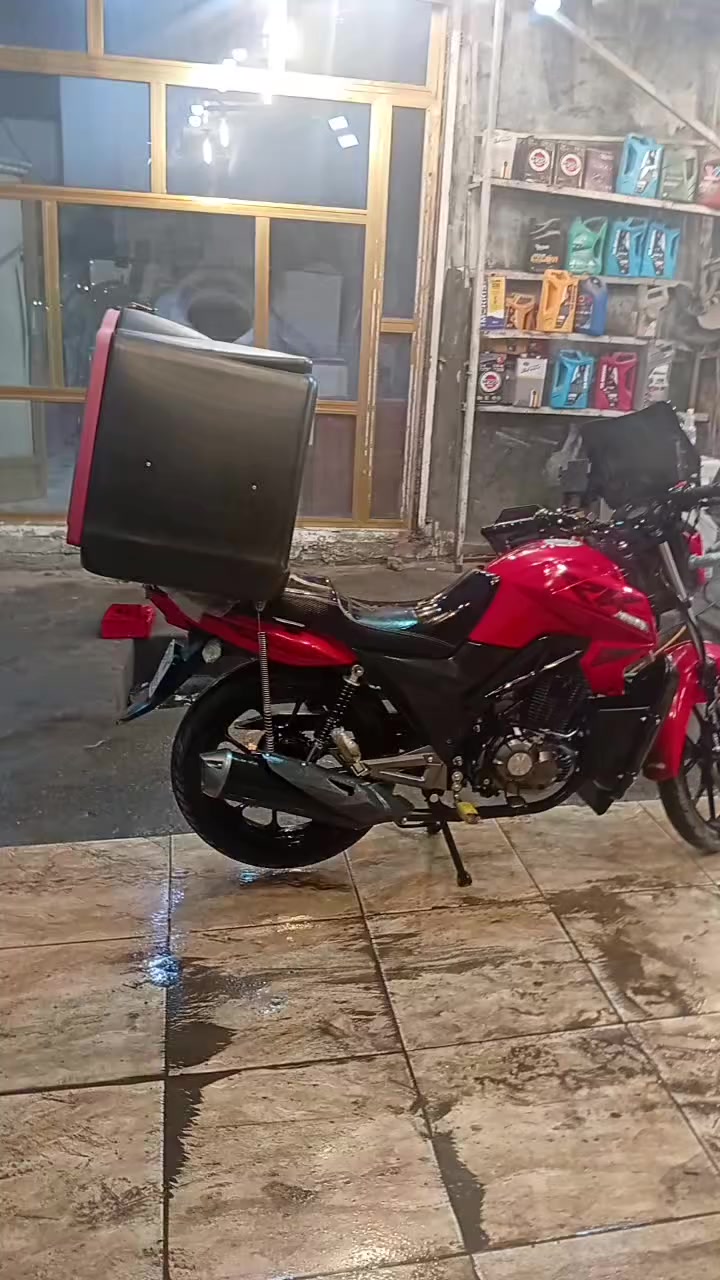 الدراجه بعدها جديده ماشيه 7000 من الوكيل رقم اربيل
اسمها   RK   C200 حاطلها درع وكاسحه وزنون فانات اصليه
الدراجه للبيع وبيها مجال ورقمي بي واتساب ***********
