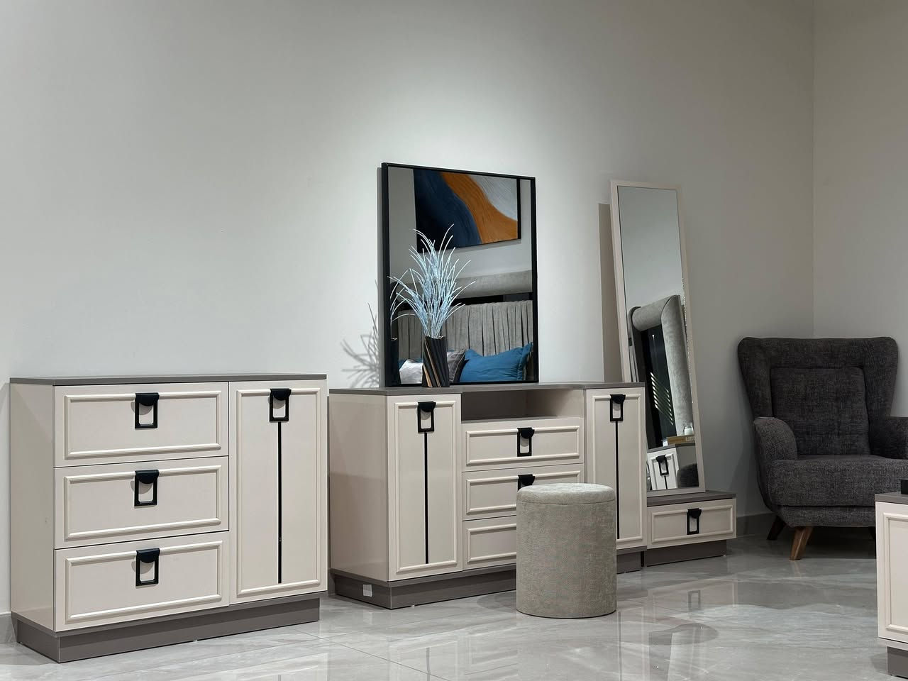 10 قطع كنتور ملحق اناره فول جميع اجزاء الغرفه سرير مخزن شازلون منفصل متوفره الان في معرض الشركه الكائن طريق رفاعي نصر مجاور جامعة اوما الاهليه للاستفسار اكثر يرجى الاتصال على الارقام التاليه
***********
*********** واتس فايبر تلگرام 
البيع بطريقة النقد والاقساط 
الشد والنقل داخل محافظة ذي قار مجانا
