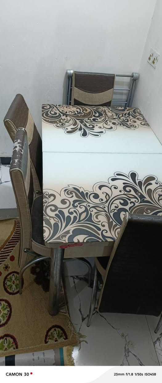 السلام عليكم
للبيع 
١_ميز طعام مع (٦)كراسي
٢_طباخ 
٣_ (٤) كراسي بلاستك
***********
اتصل وبيك خير وتدلل
