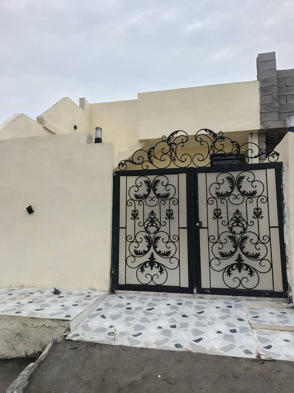 بيت للبيع مساحه 100 متر.. صفر 

فول سيراميك البيت جديد اخوان بعد محد ساكن بي 

اني لابياع ولا شراي 💚البيت الي عمرته درجه اولى والله

سعر 36 اريد ابيع.. 

العنوان حي بدر فرع مول حسين خدمات ماي كهرباء واصل
تبليط مو بعيد 

هذا رقمي *********** 

يرهم مراوس بكورلا تكسي حسب الاتفاق وتحياتي للجميع
