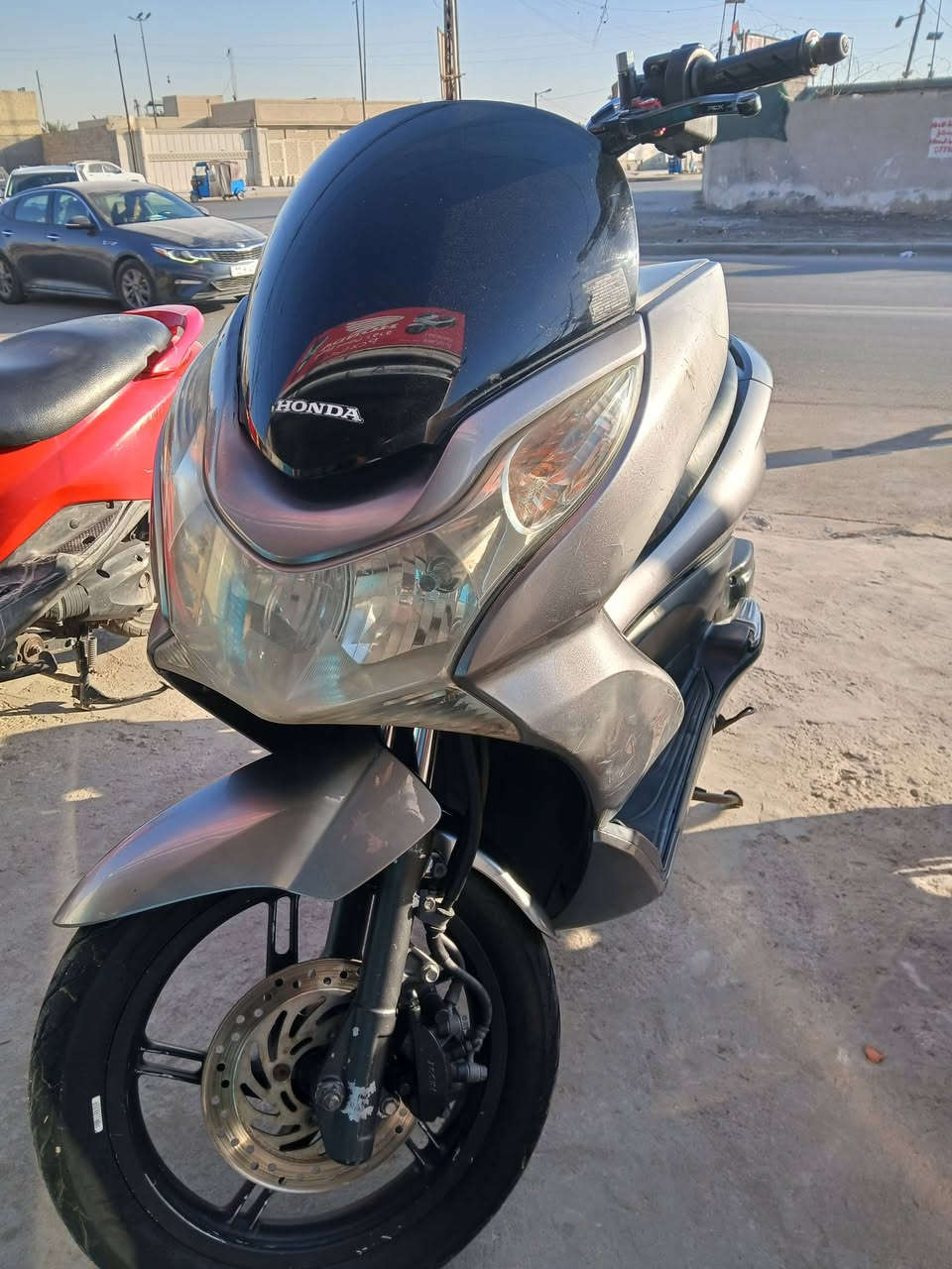 يالله سلام عليكم شباب PCX جيل اول حلوه خير من الله  حجم المحرك 125 كفاله  مكينه مكفوله ما بيه كل نقص مكاني بغداد حي اور *********** سعره مليون ٣٥٠
