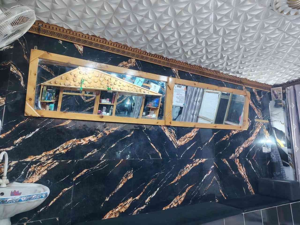 ميز حلاقه خشب مرايتين للبيع
***********
واسط
