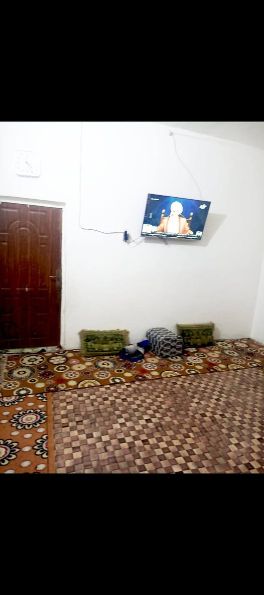 السلام عليكم اسعد الله اوقاتكم🤍

ملاحضه:البيت حاليا فارغ وجاهز للسكن 
🛑#دار سكن للبيع  بناء قديم 2014

# المساحه 170م

..................... 

🛑# نوع العقار طابو صرف زراعي بإسم عراقي

🛑# وكاله ومكاتبه نسخه من طابو

................... 

🛑# يتكون من غرفه2 كل غرفه 4×4وصاله وموزع واستقبال 6×4 ومطبخ وصحيات حمام في الداخل وتاليت في الخارج 

🛑#يبعد عن الشارع الداخلي السايدين  وقبه بو الجوزي مشي سيرا 5 دقائق أقل النصف كيلو  عرض شارع البيت 7 ونص متر  

🛑#  جميع الخدمات متوفره مدارس وماء و كهرباء و مجاري 

🛑# خلف البيت نهر بزل للمجاري ماتحتار بيهن 

🛑# العنوان البصره ابو الجوزي مقابيل قبه أبو جوزي  وتدخل بلفرع 

...................... 

🛑السعر 60 وقابل للتفاوض... 

🛑الاستفسار📞 *********** البصرة, العراق
