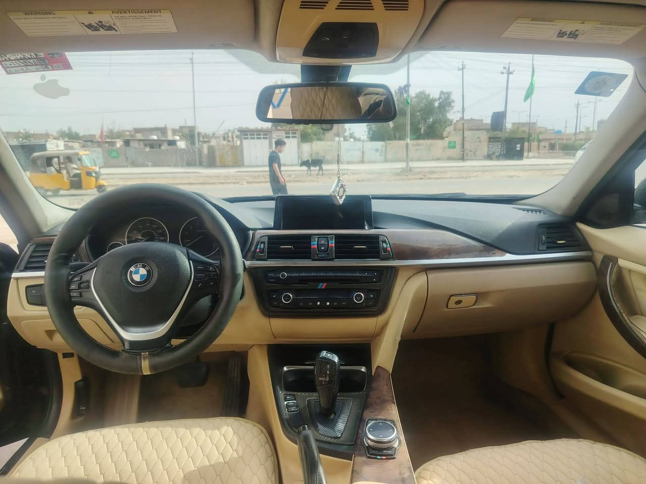 سلام عليكم من رخصت مدير الكروب BMW 2014 للبيع 328  اربعه سلندر تيربوا اسم    الموديل E20 فول    مواصفات ماكدر اثكرهن بالمنشور بدون حادث كلين صبغ حسام فقط اثر جراد السعر 130 للاستفسار ***********
