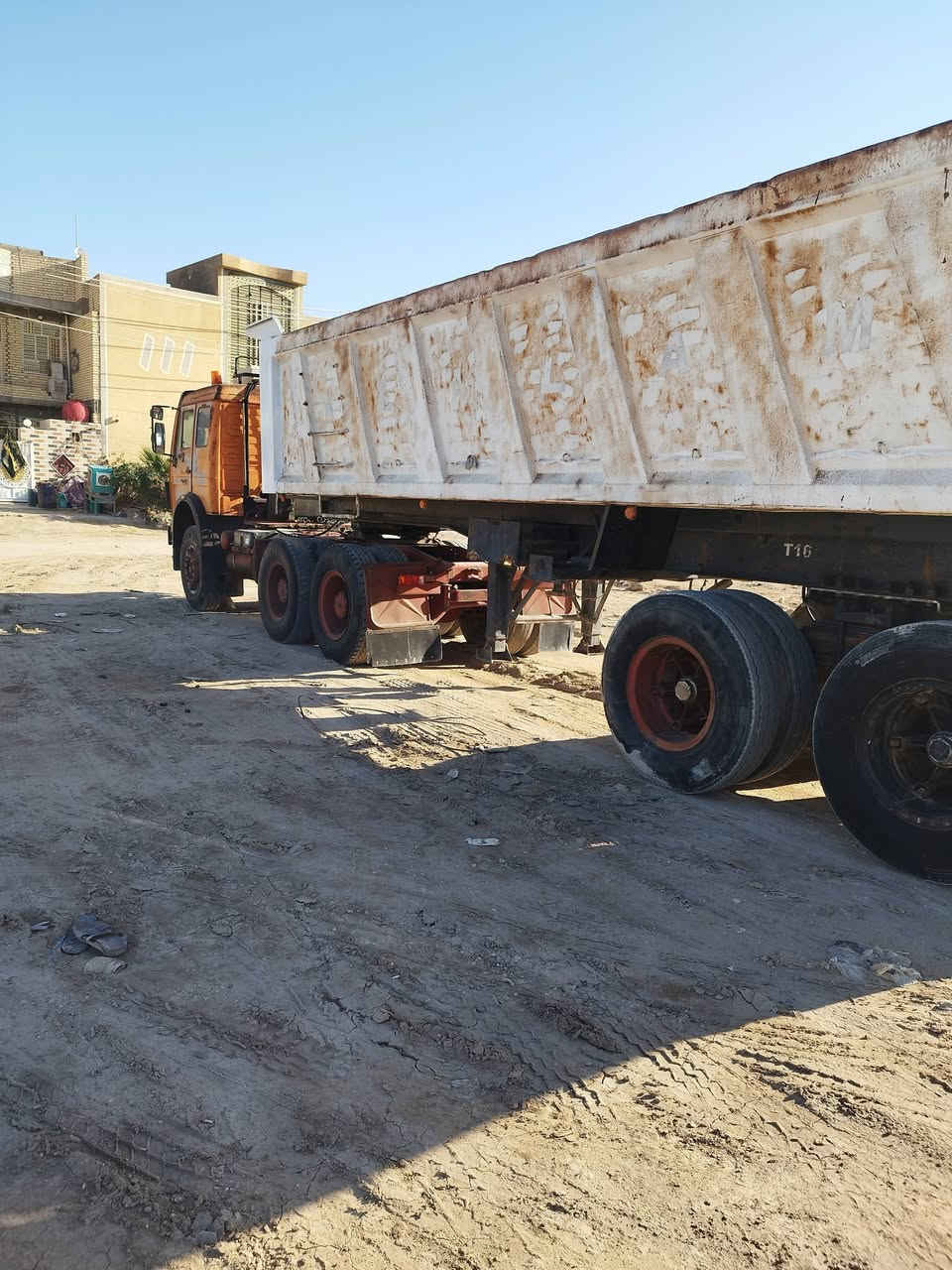 السلام عليكم سياره البيع راس وعربانه موديل 81مكينه 28لاتنقيص ولاتبخير كير 11 1مجموعه جيف  ***********
