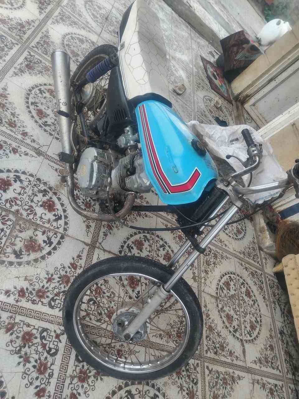 السلام عليكم شباب دراجه للبيع ايراني ادوات والسعر 200 وبيها مجال *********** مكان البصره كرمه علي
