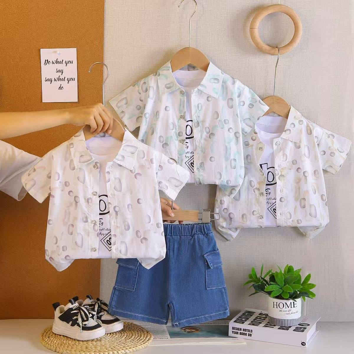 القاط الاوربي البيبي 
3 قطع صناعة صيني
برمودة كابوي 
بدي كمونية قطن 
قميص نص ردن 
يلبس اعمار 
من 1 سنة 
الى 4 سنة 
سعر 76 الف 

توصيل 6 الف


**إذا كنت صاحب هذا الإعلان وتريد حذفه لأي سبب، رجاءا أرسل رسالة إلى الدعم الفني**