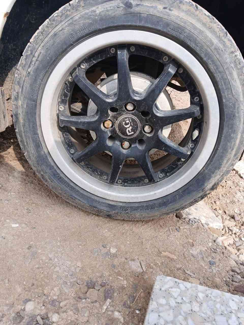 سلام عليكم تخم ويل و تايرات حجم ١٥
للبيع مكاني بغداد يرهم اربع براغي سعر ٢٥٠ الف قفل
*********** اخوان التايرات ياباني  حيل انضاف و حفرتهن عالية
