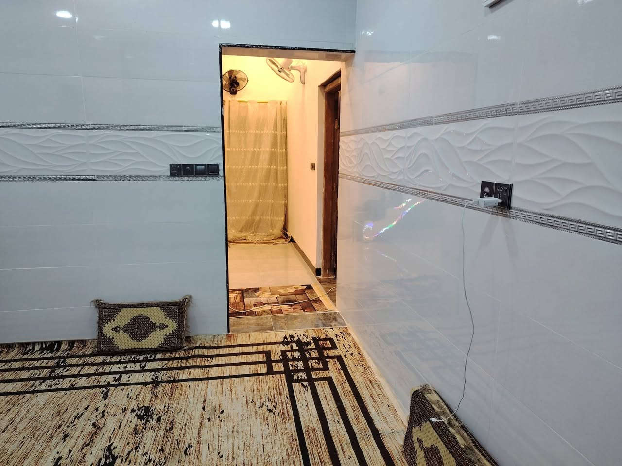 السلام عليكم
منزل للبيع بناء جديد
طابوك 
واجه 11
نزال13
المحتوى
(براني 7×4)
(صاله4×4)
(مطبخ 4×4)
(غرفه٦×4)
(مجمع صحي داخلي 2×2)
(مجمع خارجي 2×2)
السعر اتصال***********
