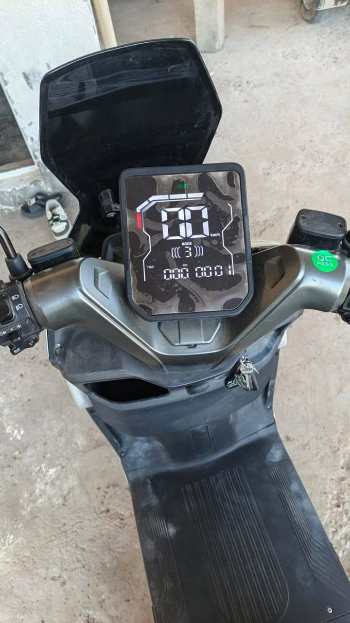 سلام عليكم دراجه شحن نضيفه مستخدمه شهر واحد بيها طخه خفيفه موضحه بالصوره
تواصل ***********
