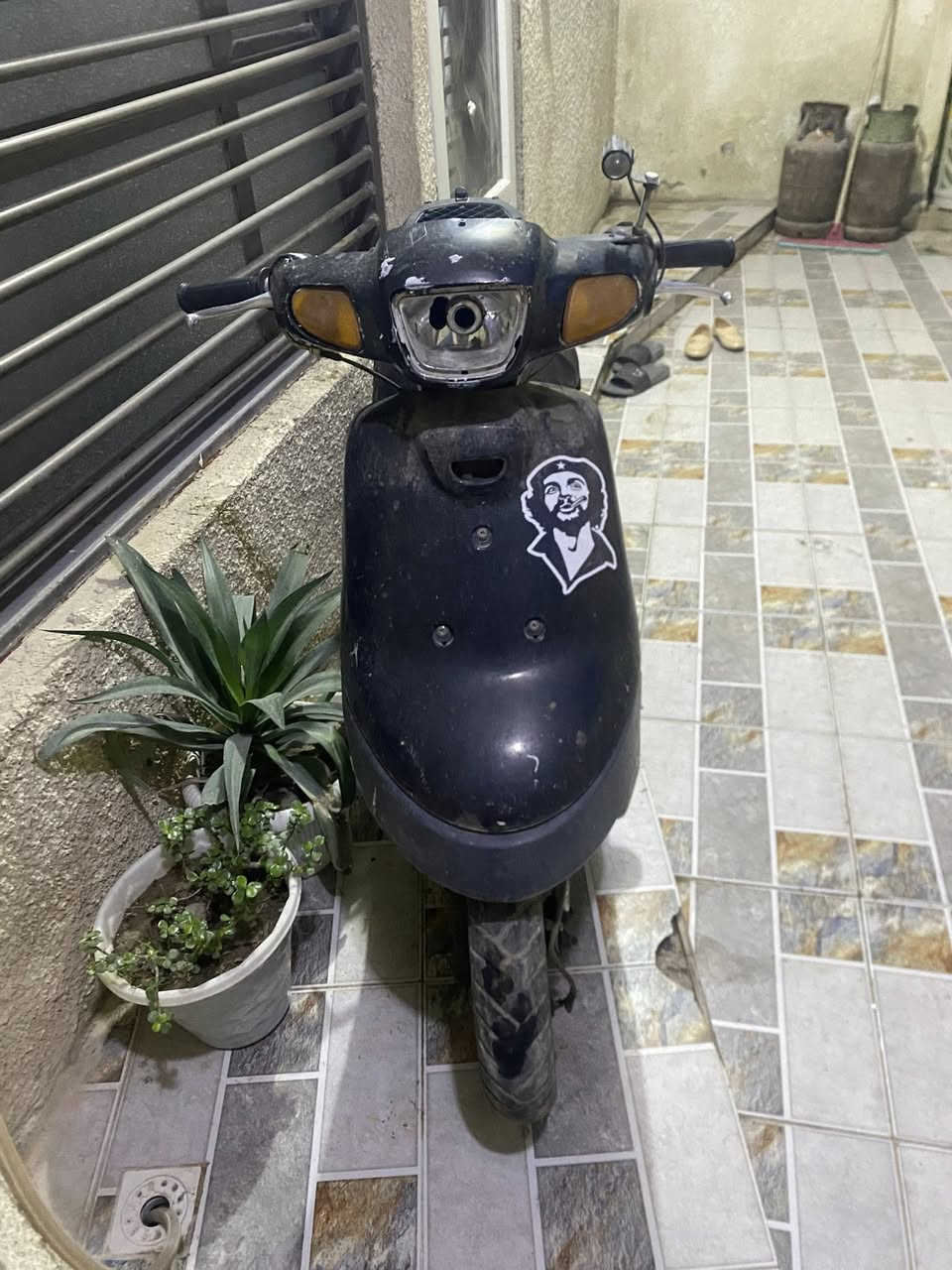 سلام عليكم دراجة للبيع بيها نواقص بيها بكلايت شغال لايت شغال بس لازم ربط رادلهة كفرات سعر150 بيها مجال عنواني كربلاء الحولي الرقم***********
