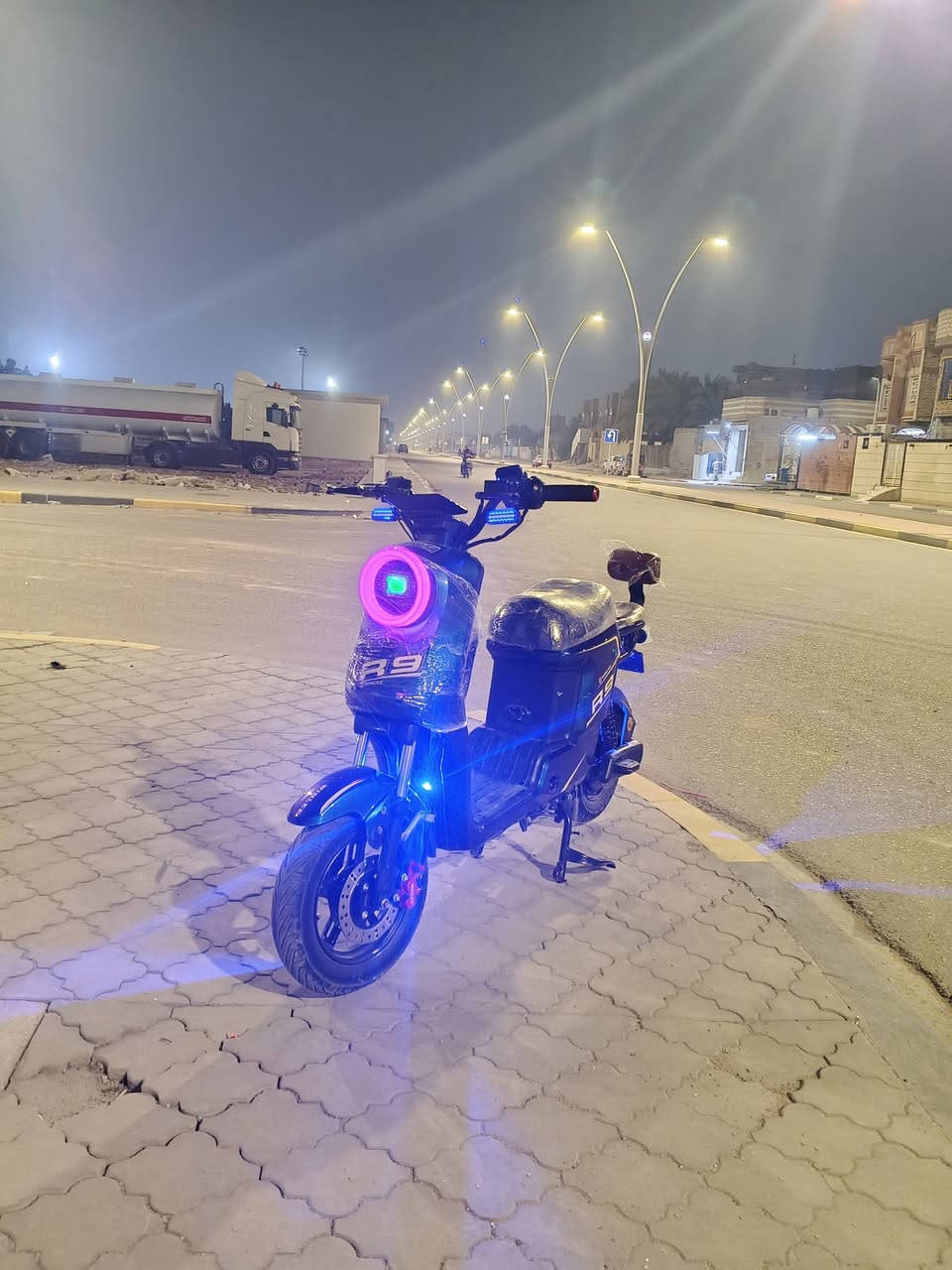 سلام عليكم دراجه R9 موديل 2025
دراجه فول مواصفات 

نضام P حساس 

بك R ترجع وره 

اربع نمر 

سرعه 99

بطاريات عدد 5 امبير 22

دراجه جديده نضيفه كلش ما متعوبه 

مكان بصره الزبير 

السعر ٤٥٠وبيها مجال
تواصل واتساب ***********
