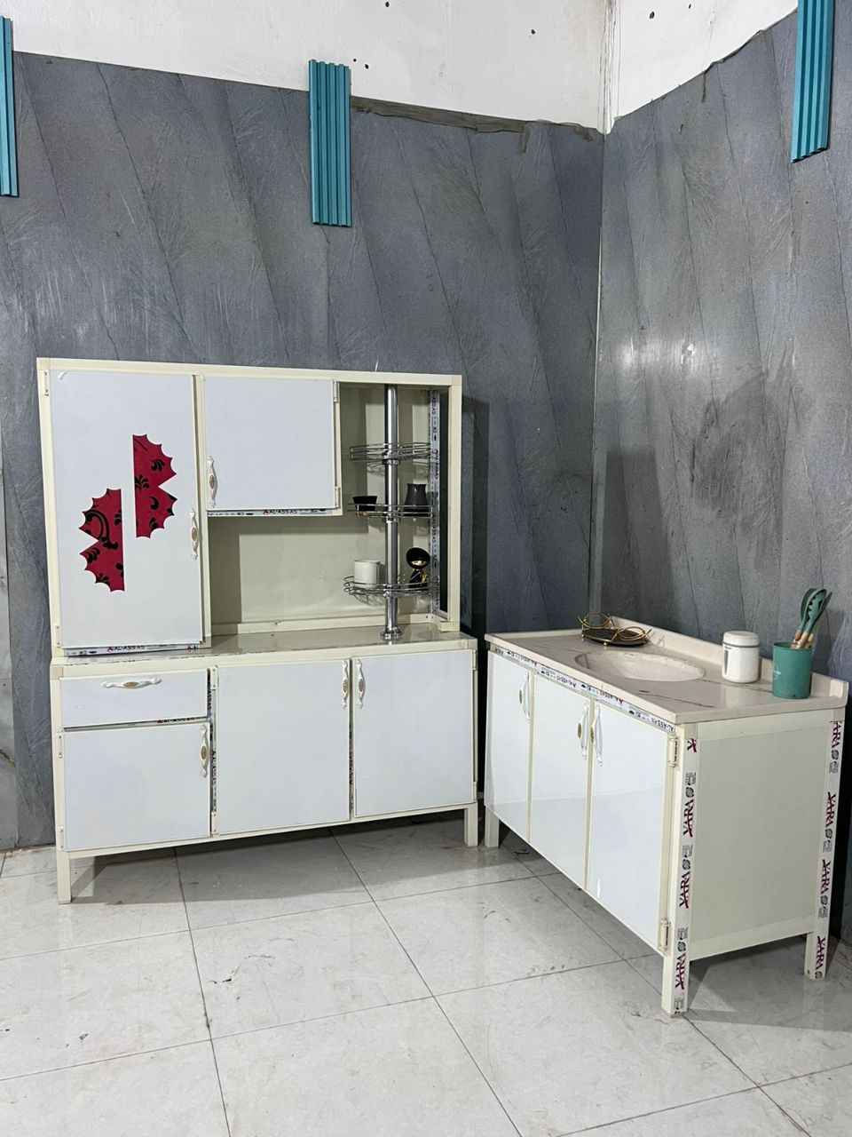 كاونتر. متر ونص 
أبو سلة.  
السنك متر وعشرين
المرمر صناعي بغداد, العراق


**إذا كنت صاحب هذا الإعلان وتريد حذفه لأي سبب، رجاءا أرسل رسالة إلى الدعم الفني**