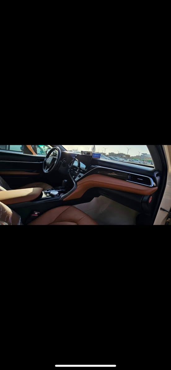 السلام عليكم 
كامري تكسي دبي موديل 2022 
سيارة نظيفة ماشية 125 الف 
ومواصفات الكامري معروفة 
السيارة هايبرد مكفولة من الضربة كفاله عامه
بيها صبغ جماليه للتواصل والاستفسار 
*********** واتساب فقط
