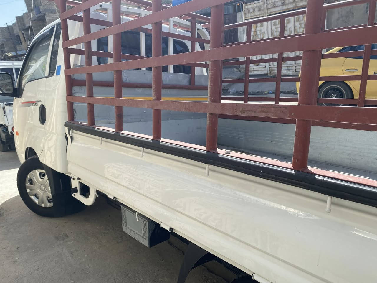 السلام عليكم كيا للبيع موديل 2021رقم بغداد نكليزي سياره ماشيه 68مسكر دبل ماء بلادي محرك بلادي كير عادي تبريد شغل كلهه  مكان بغداد مدينه الصدر رقم ***********
