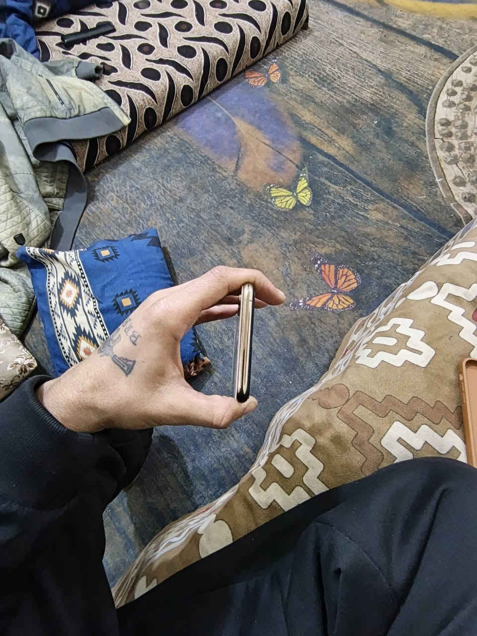 سلام عليكم ايفون إكس إس ماكس ذاكره 512 بطاريه 76 جهاز بلادي وتر مامفتوح وشخط مابي ودكه حاسبه وتاخذه ويا كارتونه قفل 250 جماعت ال225 ميصير ***********
