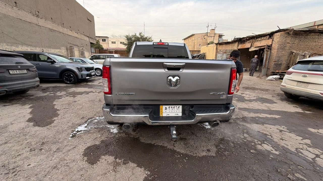 السلام عليكم
دوج رام بك هورن 2021 رقم بغداد للبيع 
حادثهه بدي فقط بجم كبس ماشيه 72 ميل 
*********** بغداد المشتل 
السعر 27500$
