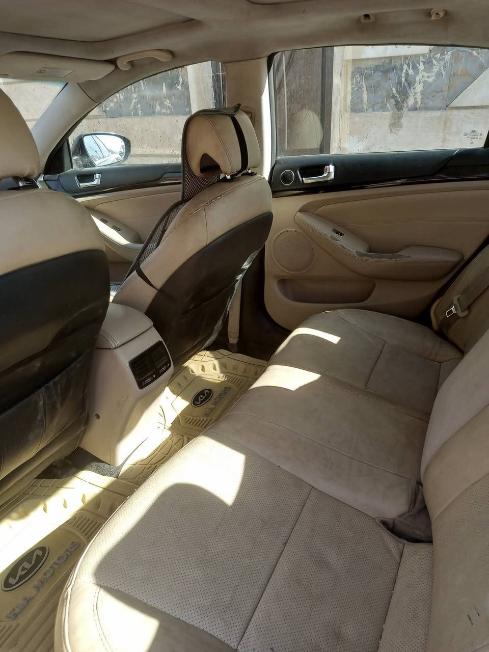 السلام عليكم ورحمة الله وبركاتة 
للبيع كيا كادينزا 2016 خليجي 
محرك 3300 دوش  
رقم سليمانية بأسمي تحويل او وكالة جاهز 
فول مواصفات عدا البصمة 
فتحتة سقف بانورما طگتين 
اشاير بالمري
كشنات جلد كهربائي
شاشة كبيرة وكالة كار بلي 
مري شفط + ترحيب عند الفتح 
حساسات امامية خلفية 
كامرة دوارة 
تحمات ستيرن 
تبريد قطعتين 
السيارة كامله وجاهزة ومناقصهه اي شي نقصهه فقط طبرباز 
السياره بيهه 6 قطع صبغ قطعتين حادث والباقي جراد وصبغتهه 
السياره مغلفه mdf ضمان عشر سنوات فقط القطع المصبوغه 
السياره سعرهه 145 ورقة 
المكان بغداد ناحية الوحدة مقابل مجمع بسماية 
***********
