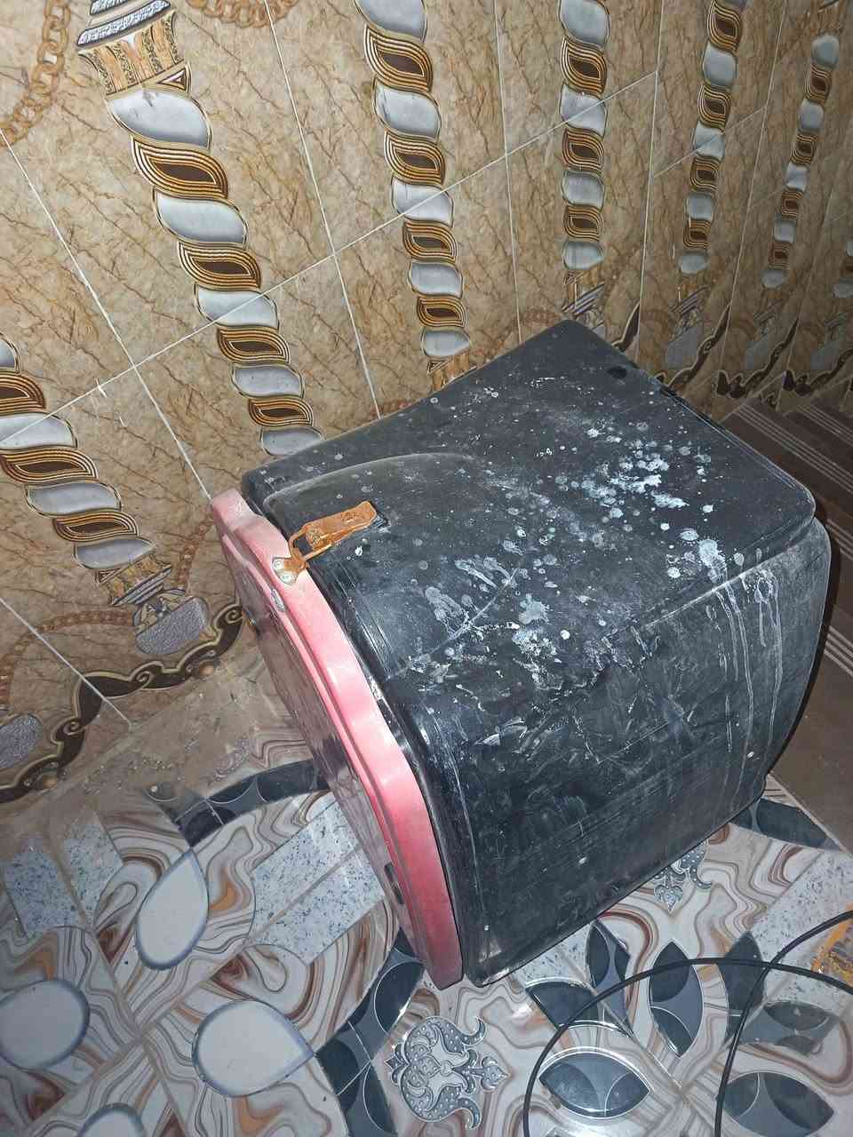 صندوك استعمل فقط تلاث أشهر جديد وغراضه موجود ولا بي تي كسر او شي مكاني الجزيرة شارع الإمام زين العابدين رقمي ***********وسعر 30
