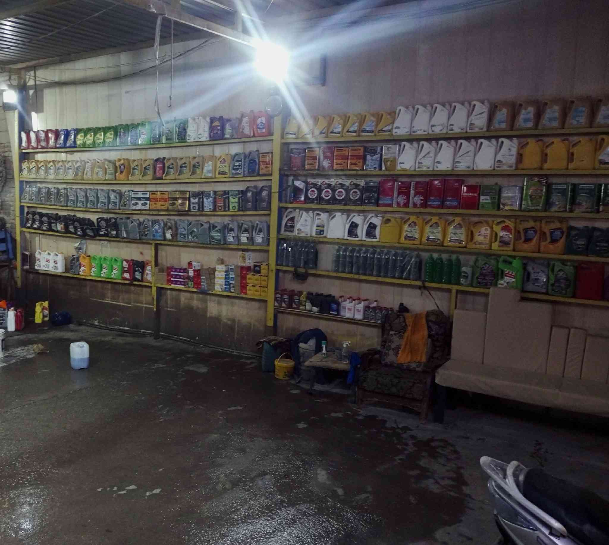 السلام عليكم محطة غسل و تبديل دهن للبيع مع ايجار سنه مجاني ثلاث رمبات غسل + و رمبه ستوتات + غرفة ضيافة + غرفة مخزن طابق ثاني  + غرفة بنچر من ضمن المحطة + جهاز السكرو مجفف دواخل + جهاز رغوة + ثلاث كمبريسرات هواء + ست خزانات ماء سعة الف لتر  الموقع النجف شارع الحولي عمود 1
للتواصل : ***********
