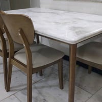 طاولة مرمر تتكون من 5 كراسي ذات نوع خشب فاخر جدا  السعر 550الف الرقم 0...