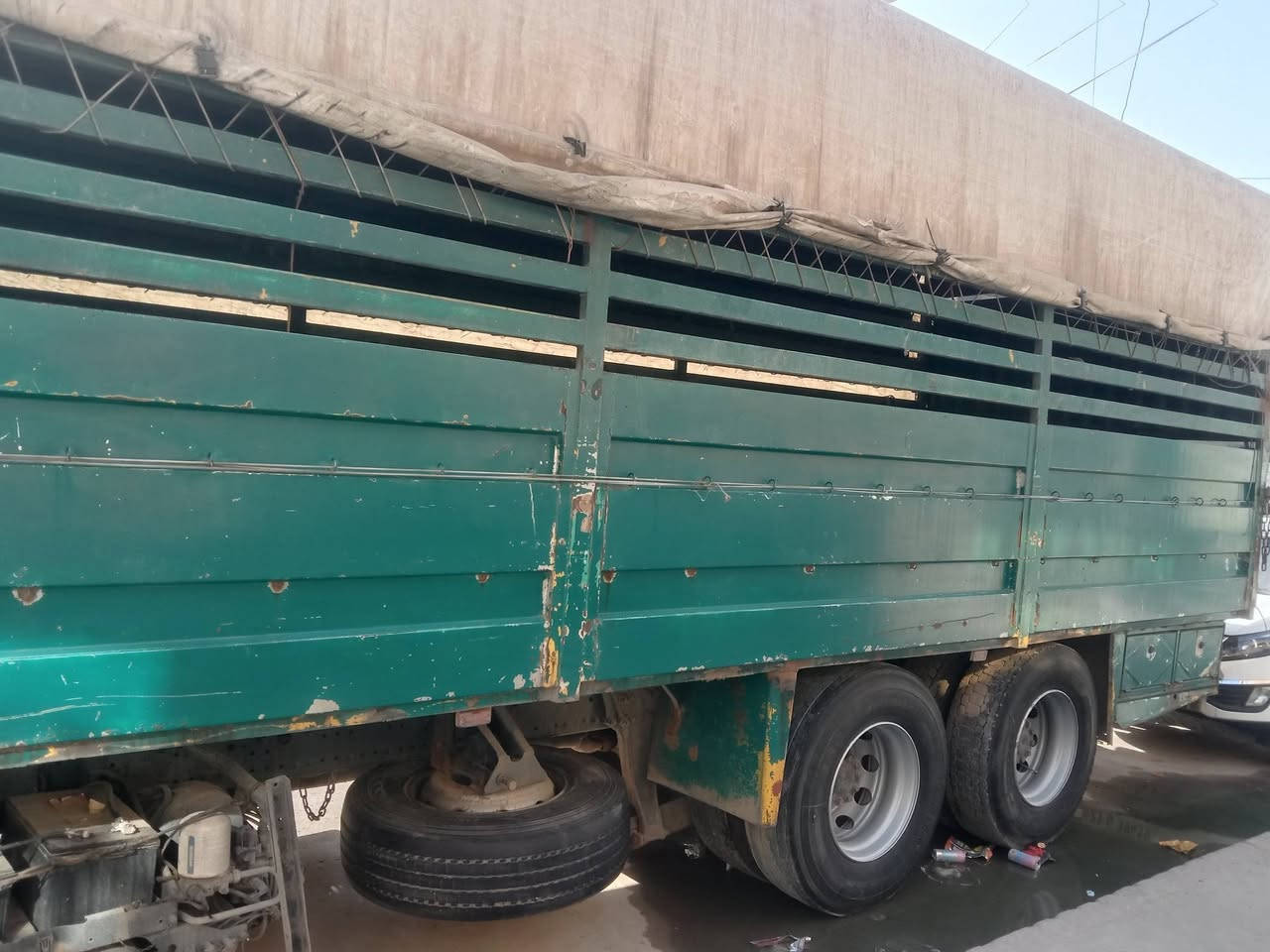 السلام عليكم
بدي للبيع مشدود جادر مطري علية السعر 
2 مليون وبي مجال 

***********
