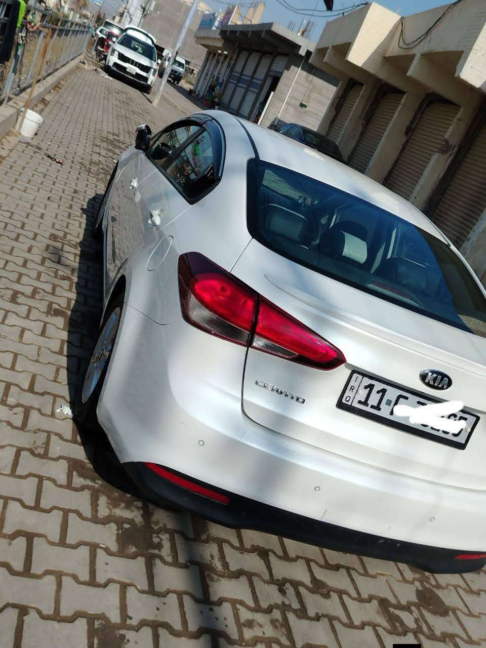 السلام عليكم للبيع سيراتو 18خليجي محرك 1600
ماشية 100 حقيقي ع وضع الشركه  حتى سبيرها بعده منازل

مكفولة كفالة عامه
فقط شخط بل باب موضح بل الصورة  
وربع الدوسه 

حساسات  امامي خلفي

 
رقم بغداد بإسمي تحويل مباشر 

سيارة جديده وبل عافيه ع الياخذها 

مكان السيارة بغداد 

للإستفسار
***********
***********
مكاني بغداد المحمودية 
السعر 145
