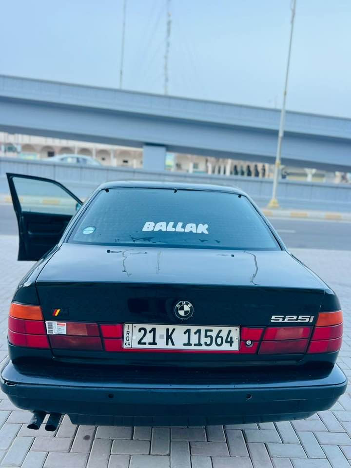 للبيع 
 بي ام موديل 1994 بلادي 
حجم 525 كبس  اوتماتيك
 لون اسود  رقم سليمانية دولي سنوية  لغاية 2027شرط التحويل 
بجم عريض 
فول فول مواصفات عدى السلايت  
كشنات جلد داخل غرفته اسود  بلادي لوك وكهربائي اربع جامات كهربائي اوتو سستم  سماعات
 ويل خليه بلاد 
تبريد شغال
 لايت حلقة ومنظومة زينون 
 دبل ايرباك و دبل جكمجة 
صدر امامي وخلفي جديد
و٤ تايرات لوك 
 مصبوغة جمالية فقط بدون اي ضربة ولا دواخل
سيارة  جديدة 
 مكان السيارة تكريت  خابرني وتدلل 
***********
