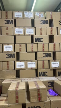 كمامات • صنع أمريكي • ٦×٢٠