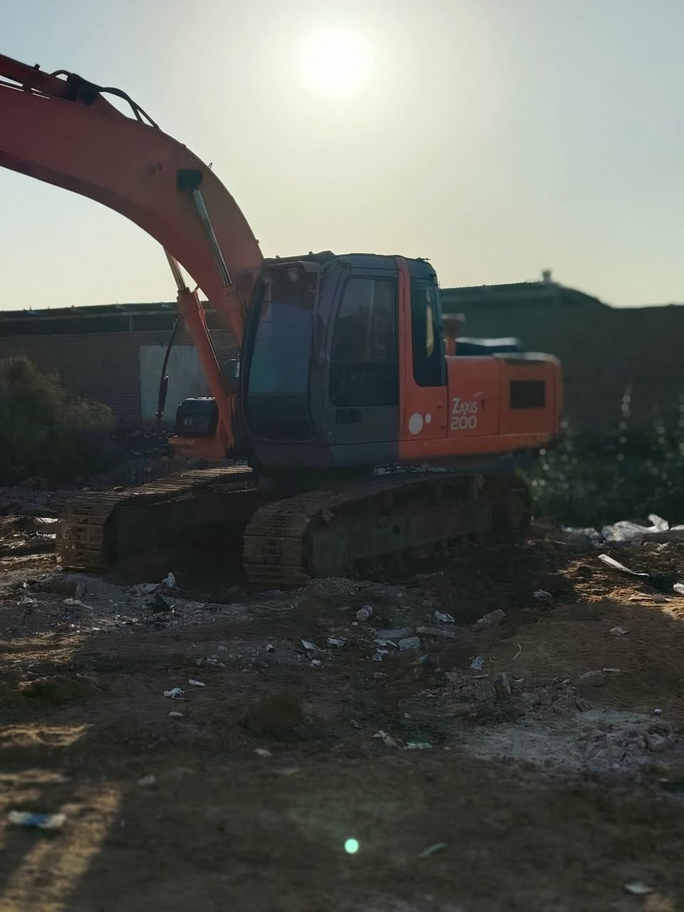 سلام عليكم حفاره زات موديل 2003نظيفه جاهزه الشغال قطرات صبغ مابيه ***********
