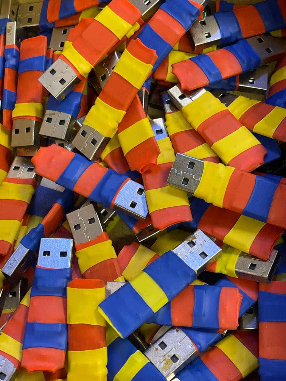 القطعه ب الف بس
فلاش اصلي 4 كيكا نوع ساندسك بدون حافظه
سريع بالنقل جدا


**إذا كنت صاحب هذا الإعلان وتريد حذفه لأي سبب، رجاءا أرسل رسالة إلى الدعم الفني**