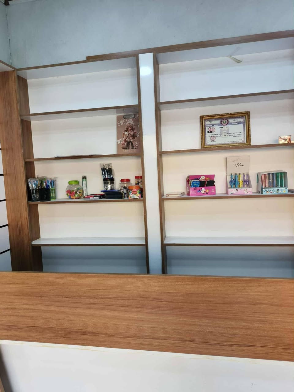 ديكور محل موبايلات اخو الجديد للبيع +جام خانه العنوان موصل حي المأمون *********** بي واتساب
