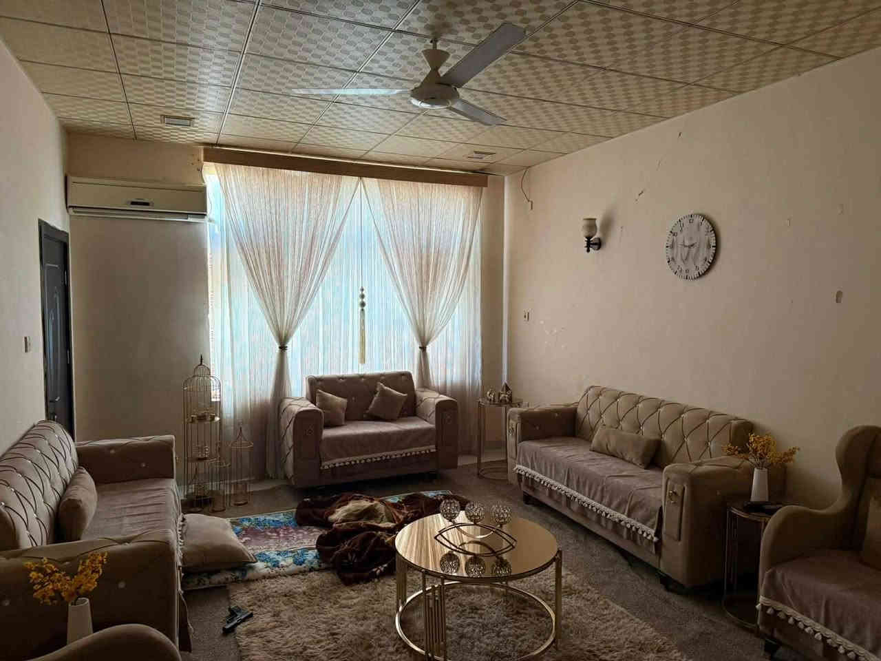 🏘🏘بيت للبيع ديالى خانقين / مجمع اورانوس خلف المحلات كدامة حديقة 
مساحة 200 متر طابو صرف طابق واحد 

2 غرفة نوم واستقبال وصالة داخلية ومطبخ ومجمع صحيات وبيتونة وكراج سيارة وحديقة 

السعر / 650 ورقة بي مجال 
يعني 6 دفاتر ونص بي مجال 

للأستفسار اكثر اتصال بالارقام فقط 
***********
***********
مكتب فريا موفق للعقار
