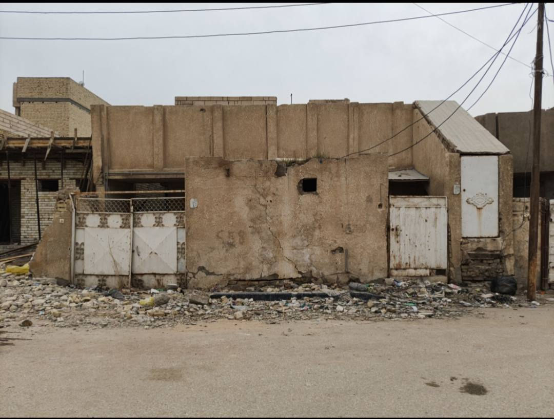 للبيع بيت قديم يعتبر قطعه في كربلاء شهداء الموضفين طابو صرف مساحه 200م واجهه 10 نزال20 سعر 300 مليون 
‏ ***********
‏
