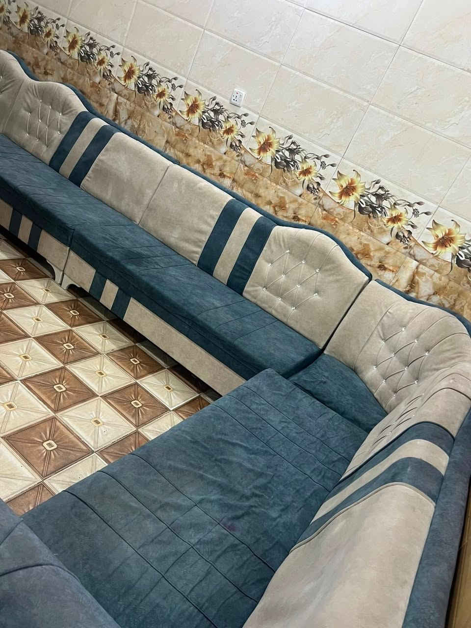 ٣٥٠ وبي مجال 
١٣ مقعد


**إذا كنت صاحب هذا الإعلان وتريد حذفه لأي سبب، رجاءا أرسل رسالة إلى الدعم الفني**