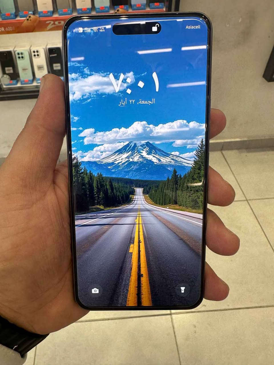 ‏جهاز Tecno camon 40 premier 5G
‏ 
‏ذاكرة 256 عشوائية 12
‏(( فقط جهاز بدون كارتونة وملحقات)) 
‏
‏جهاز يخبل كلشي بي قوي 
‏بوبجي 120 فريم 
‏كامرة تنطيك تصوير 
‏4k 60fps
‏الجهاز كله فول 
‏فقط العدسة مال كامرة بيها شخوط
‏ اثر الكفر بس ابد ما مأثرة علتصوير 
‏وشخوط بسيطة بلشاصي 
‏
‏للبيع بسعر 390 وبي مجال حك الجية 
‏عنواني بغداد الشعب 
‏*********** بغداد, العراق
