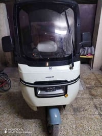 عندي تكتك شحن للبيع   حجم كبيره جاهزه من كلشي باتريات عدد خمسه جديديات...