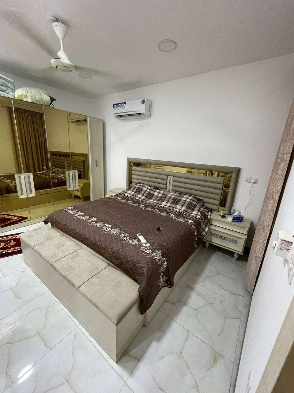 السلام وعليكم
العنوان بغداد الدوره زراعي جمعية خيرية الله
خلف البانزين خانه لؤلؤة بغداد موقع مرتب 
السعر 58 مليون وبي مجال بسيط
........... الدار للبيع  ......... 
مساحه 56 متر 
طابق واحد
استقبال وغرفة نوم ومطبخ وخدمات
طابو زراعي سند 25
تنازل واقرار قاضي
خدمات ماء كهرباء وتبليط
منطقة سكنيه كامله وموقع مرتب


**إذا كنت صاحب هذا الإعلان وتريد حذفه لأي سبب، رجاءا أرسل رسالة إلى الدعم الفني**