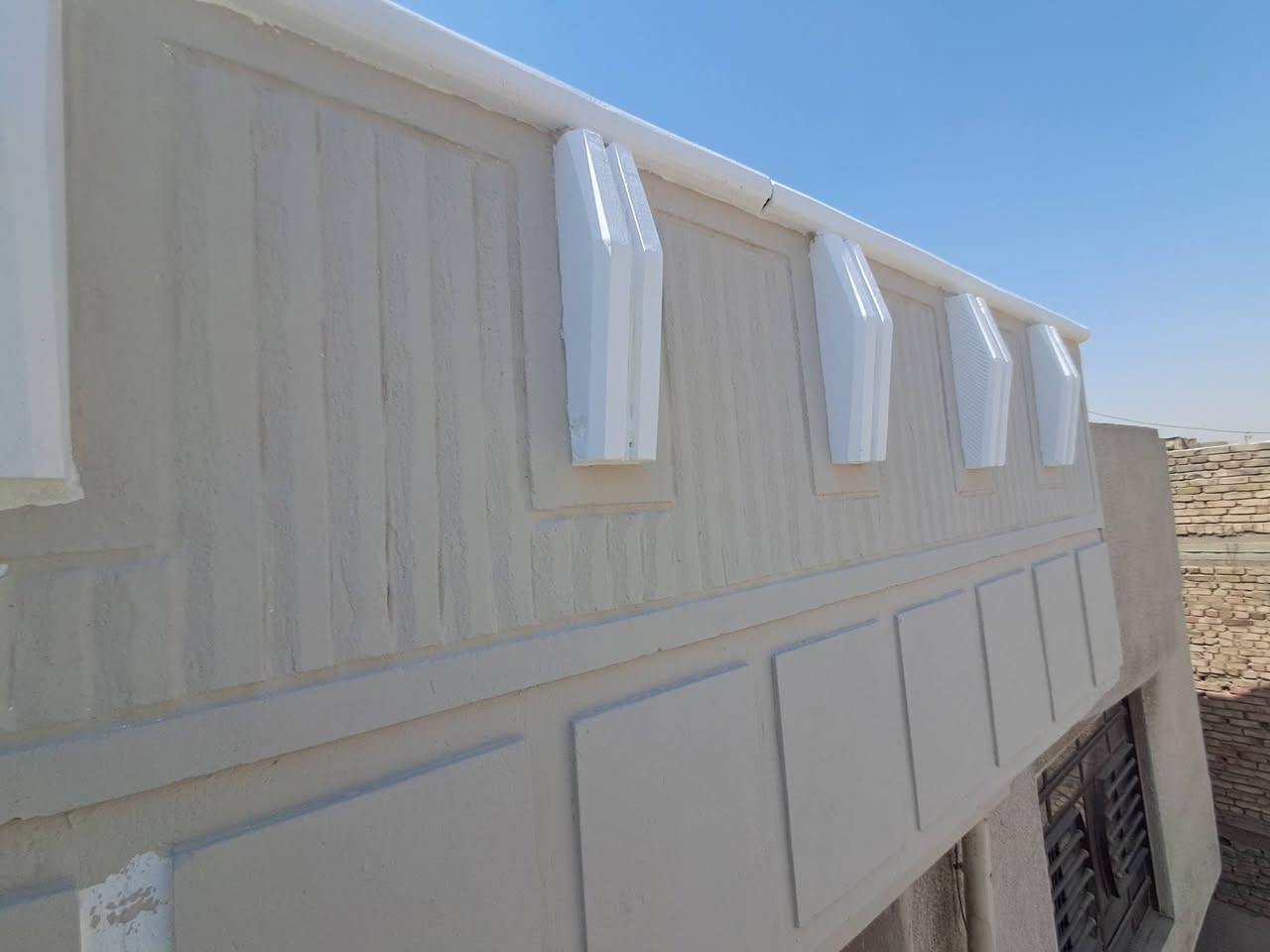 السلام عليكم خلفه صبغ وطلس وتصليح صبغ واجهيات صبغ حديد كافع انواع الاصباغ معالجه رطوبه تصليح الرطوبه والاملاح جلي واجهيات  صبغ داخلي طلس جبس بورد متفرق للعمل اطلع بيوميه من بغداد ***********
