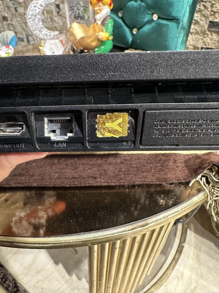 السلام عليكم PS4 سلم للبيع
الجهاز نظيف وبرغي ما مفتوح من عندة نظافة 100‎%‎ ستيكر 
ويا 3 اللعاب
جي تي اي
كود اوف ورد
ذلاست اوف يوز

ويا جوستك وحدة مالتة الاصلية

السعر 250 الف وبي مجال كلش بسيط 
مكاني بغداد الطالبية

للاستفسار الاتصال 
***********
