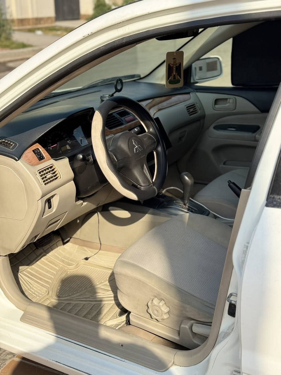 لانسر 2007سليمانيه سنويه بأسمي كير محرك صدر تايرات تبريد كهربائيات كله بالشرط محرك 1500 الاسود سقف بي جلح بلاديه السياره. سياره كلش نضيفه وبالعافيه ع الياخذها سعرها  78$  والسوك كلشي بي والله يرزق الجميع 
***********
