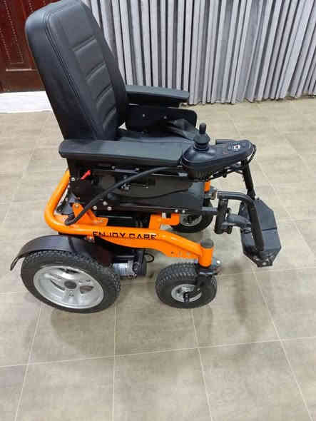 للبيع عربه حجم كبير  كهربائية شحن بعده جديد غير مستعمل نهائيا كارتون ابد مامشتغله بيه فقط البطاريات تحتاج تبديل  كانت متروكه بل مخزن  مشترينه مليون واريده بسعر مناسب ٣٠٠ قفل مكاني السماوه ***********
