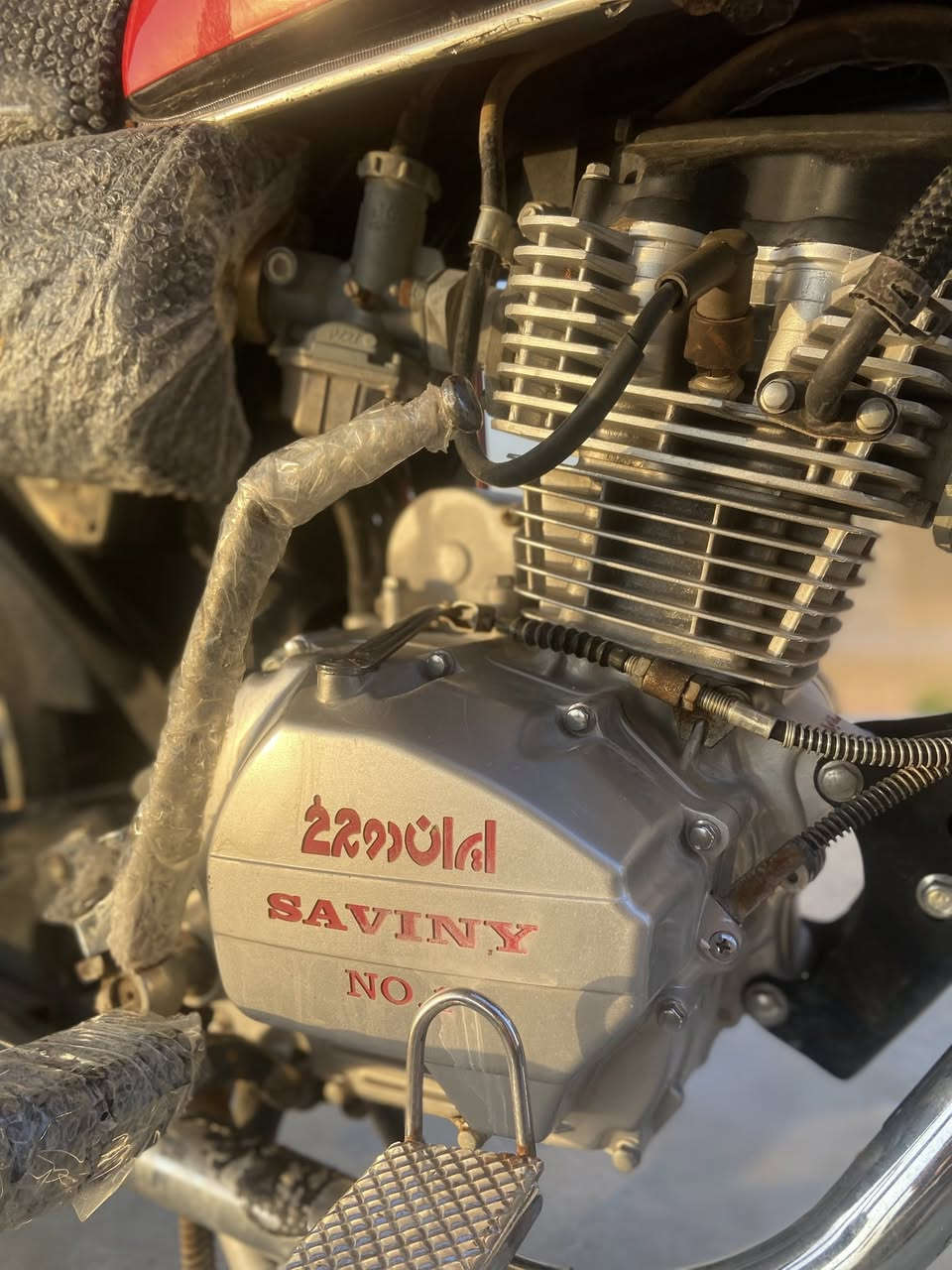 سلام عليكم دراجه إيراني موديل 2020مكفوله مامفتوحه دراجه خير من الله جيب فيتر و افحص كلشي شغال بس اشاير واكفات كتف بس و الباقي كله شغال و تشغيل عن بعد دراجه قبل شهرين طلعت للشارع جانت مضمومه من موديلها خير من الله سبانه ما مادها ع محرك بس داريه ب دهن و بانزين وبس سعرها 675وبيه مجال قليل 
العنوان المدائن سلمان باك 
رقم ***********
