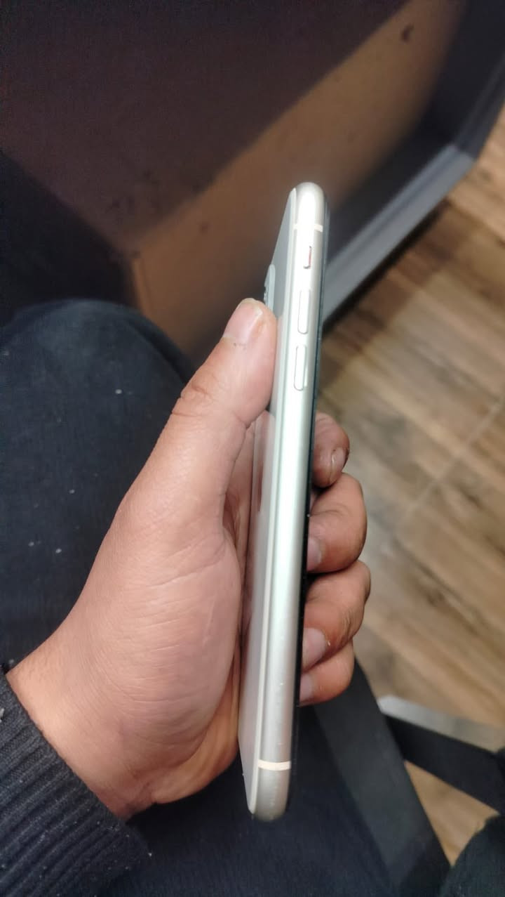 ايفون 11 عادي
ذاكره 128 
فقط شاشه مبدله ثلاث خيارات+فيس ايدي شغال
بطاريه اصليه 86 
تك 
جهاز حيل نضيف بل واقع 
***********
