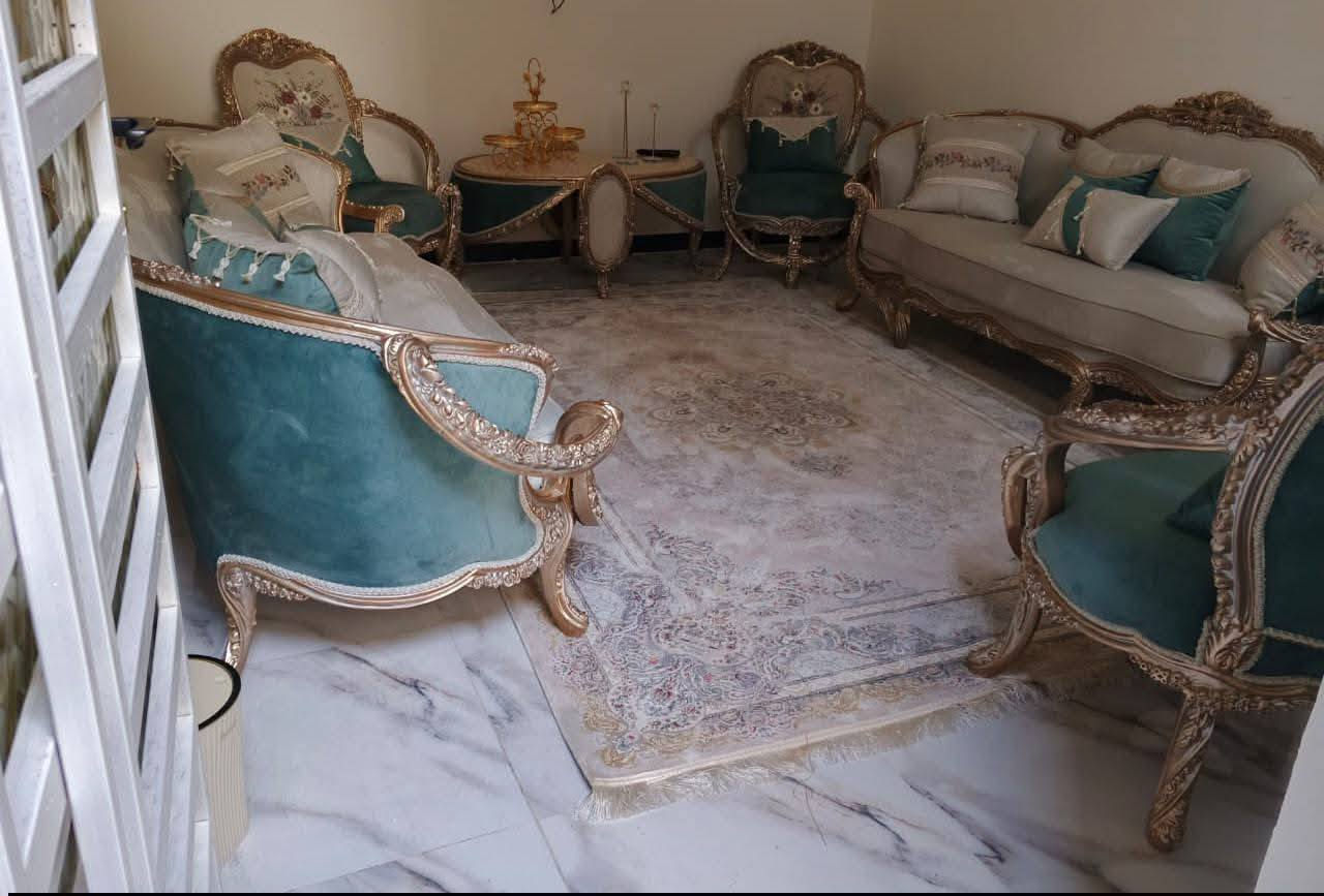 السلام عليكم…
♦️دار رهن♦️

بيت 100 متر خلفي طابق واحد مؤثث 

تفاصيل البناء ( ديوانيه خارجيه + حمام خارجي + طارمه متر ونص + هول + غرفه + مطبخ + حمام داخلي + منور) 

العنوان : الاسكان الصناعي / الحولي الجديد 

ملاحظه / موقع مميز امام حديقه عامه وجه البيت على الشارع العام خدمات كامله تبليط ارصفه كهرباء نت 

تفاصيل الاثاث ( سبالت 2 طن اوكس عدد 3 + تخم زان مصري عدد 1 + كورنر من الجشعمي عدد1 ينفتح يصير سرير + مطبخ مرمر وخشب + طباخ عشتار + ثلاجه + براد ماء + غرفه اخشاب تركيه + بلازمه عدد 3 دقه 4K + كامره مراقبه+ زوالي بوهيمي عدد 2+ زوالي كاشان عدد 1+ بردات علي ريسان + غراض مطبخ + طباخ كهربائي + مكوى+ ميز طعام مرمر عدد1 ) للعلم حته مولد ساحبله 

سعر الرهن : ٣٠ مليون 

مدة الرهن / ٢ سنه قابل للتجديد 

♦️مطلوب عائلة صغيرة ♦️

بالعافيه على الياخذه ميخسر شي بس يجيب ملابسه ويكعد

للاستفسار أكثر اتصل او راسل واتساب على الرقم 

☎️ *********** ابو حسين 

وسنكون في خدمتكم غايتنا رضاكم والمصداقية شعارنا
