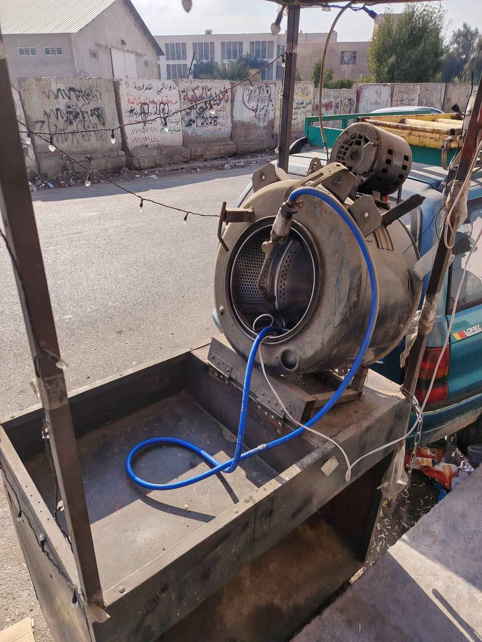 سلام عليكم شوايه حب السعر ٢٥٠ العنوان شعب حي سومر رقم هاتف ***********
